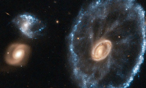 NASA công bố ảnh đẹp của thiên hà “Bánh xe ngựa”