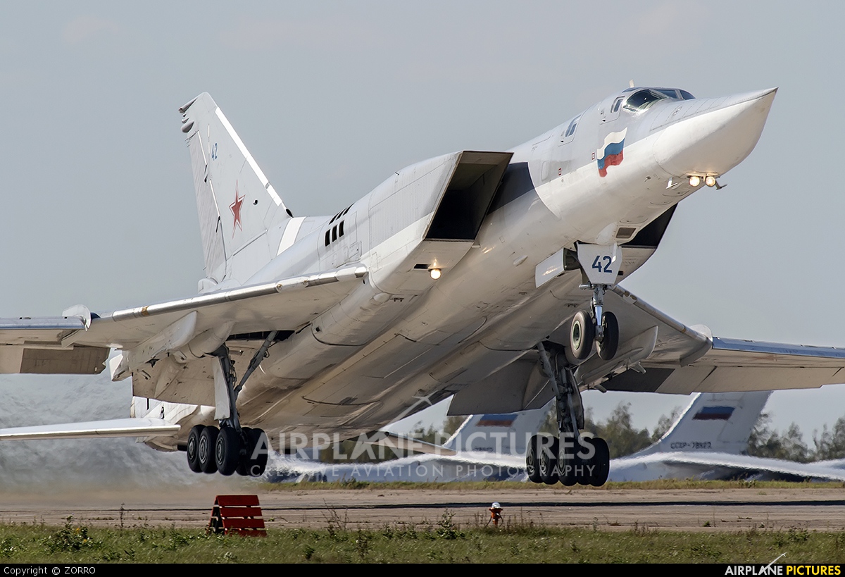 Tại sao tàu sân bay Mỹ phải "chết khiếp" trước Tu-22M3 Nga?