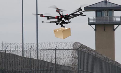 Băng nhóm chuyên dùng drone chuyển hàng cho tù nhân