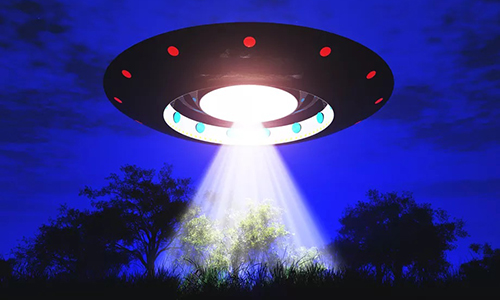 Ông trùm phim kinh dị thừa nhận đã từng tiếp xúc với UFO