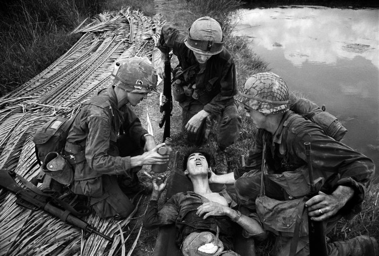 [Image: Redsvn-Philip-Jones-Griffiths-Vietnam-war-07_LVFW.jpg]