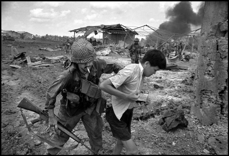 [Image: Redsvn-Philip-Jones-Griffiths-Vietnam-war-14_GWXH.jpg]