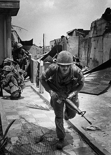 [Image: Redsvn-Philip-Jones-Griffiths-Vietnam-war-34_FITB.jpg]