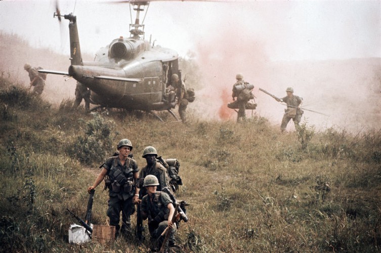 [Image: Redsvn-Philip-Jones-Griffiths-Vietnam-war-46_OSPX.jpg]