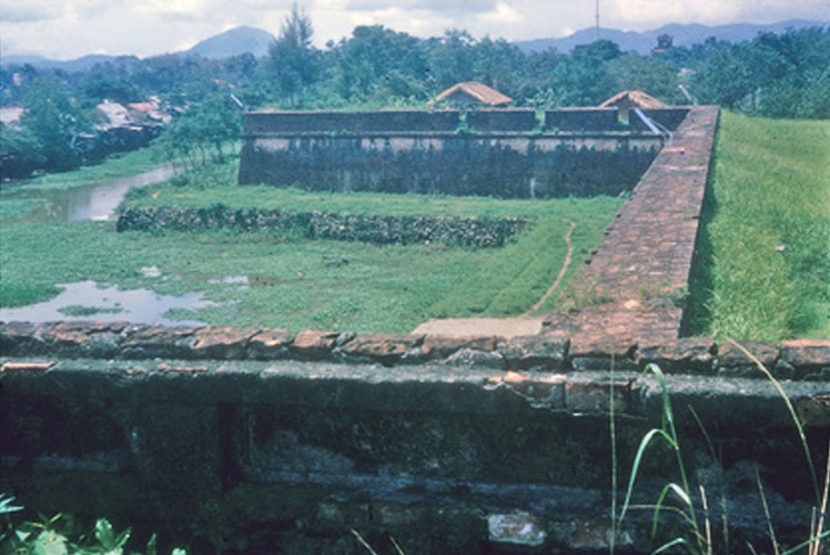 Hinh anh kho quen ve Hue nam 1964 cua Lonnie M. Long-Hinh-12