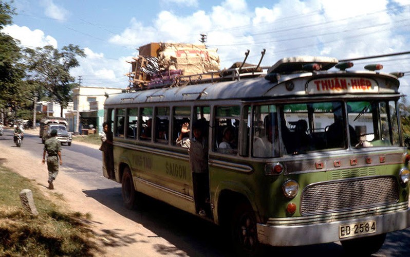 [Image: oldbusesinvietnamduringthe1960s281129_HNXZ.jpg]