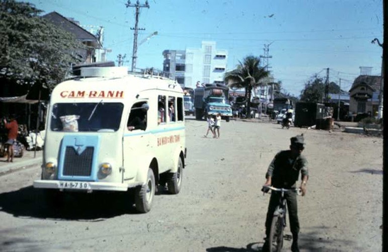 [Image: oldbusesinvietnamduringthe1960s281229_UPLS.jpg]