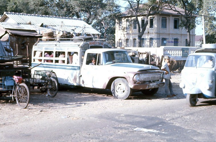 [Image: oldbusesinvietnamduringthe1960s282129_BQGE.jpg]