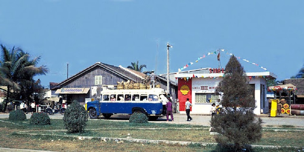 [Image: oldbusesinvietnamduringthe1960s282629_WZNF.jpg]