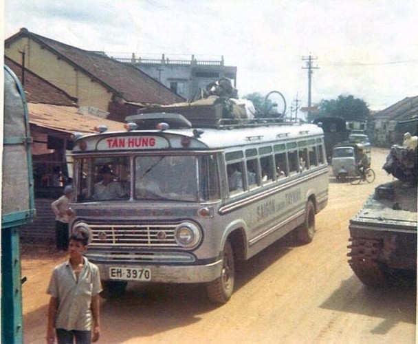 [Image: oldbusesinvietnamduringthe1960s282729_NMOP.jpg]