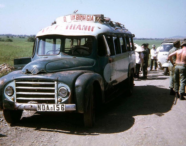 [Image: oldbusesinvietnamduringthe1960s282929_OIOF.jpg]