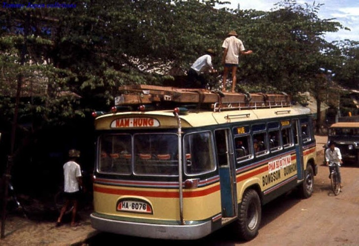 [Image: oldbusesinvietnamduringthe1960s283429_CKCC.jpg]