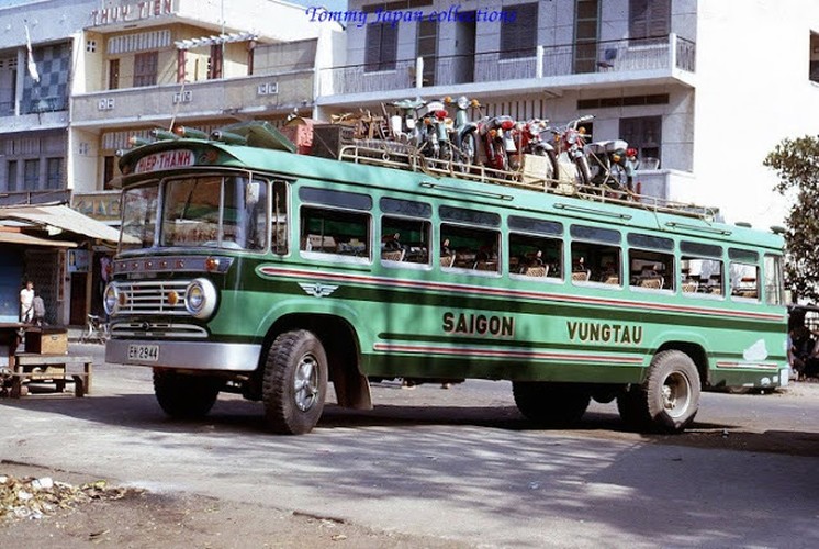 [Image: oldbusesinvietnamduringthe1960s283729_RWCY.jpg]