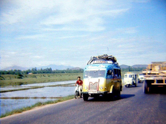 [Image: oldbusesinvietnamduringthe1960s284229_EYCD.jpg]