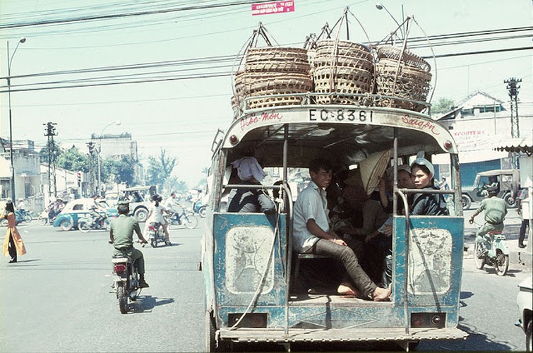 [Image: oldbusesinvietnamduringthe1960s28829_DUJH.jpg]