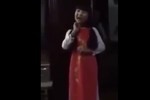 Bé gái cover "Điệu ví dặm là em" hay ngất ngây