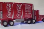 Độc đáo chế tạo xe tải bằng vỏ lon Coca-Cola