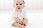 Thấy con 7 tháng chưa biết ngồi, mẹ trẻ làm một việc khiến bé bị gù vẹo cột sống phải nhập viện điều trị