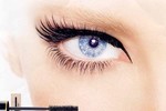 Cách chải mascara để có đôi hàng mi cong vút