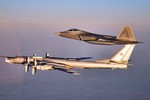 Tu-95 Nga “lượn lờ” ở Alaska, Mỹ mang cả F-22 ra đánh chặn