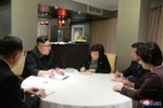 Chủ tịch Kim Jong-un có cuộc thảo luận chiến lược ngay khi đến Hà Nội