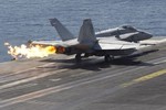 Tiêm kích F/A-18 của Mỹ lại đâm nhau giữa trời