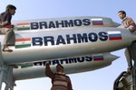 Tên lửa BrahMos tăng tầm lên 900km, Trung Quốc có choáng ngợp?