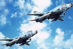 Ảnh hiếm: Su-22M4 Việt Nam tuần tra phòng không với tên lửa R-60