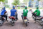 Bị xua đuổi, tài xế Grab, Uber không dám vào bến xe