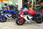 Cặp đôi siêu môtô Yamaha YZF-R1 2015 “nhập tịch” Việt Nam