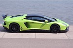 Ngắm bản độ Lamborghini Aventador “ong bắp cày xanh“