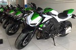 Đập thùng Kawasaki Z1000 2016 trắng đầu tiên về VN