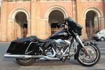 “Xế nổ” Harley Street Glide trị giá tiền tỷ trên phố Việt