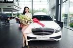 Chân dài Cao Thái Hà tậu xế sang Mercedes E200 tiền tỷ