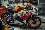 Dân chơi việt chi trăm triệu độ siêu môtô Honda CBR1000RR 