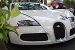 Bugatti Veyron 50 tỷ của Đặng Lê Nguyên Vũ lần đầu lăn bánh