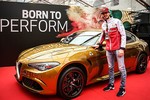 Ngắm siêu xe Alfa Romeo Giulia mạ vàng Ochre siêu chất 