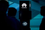 Nhiều công ty công nghệ Mỹ vẫn "đi đêm" với Huawei 