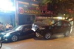 Xe sang Lexus RX "cưỡi" Mercedes-Benz E-Class trên phố Hà Nội