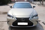 Lexus ES 250 mới dùng 3 tháng “bay” 300 triệu ở Sài Gòn