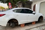 Mazda3 tại Đắk Lắk sau một đêm bị trộm lấy mất cả 4 "chân"