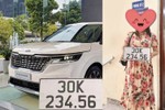 Kia Carnival "biển sảnh" Hà Nội gửi tại showroom chờ được giá