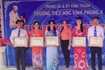 Miễn nhiệm nữ hiệu trưởng cầm giấy khen của đồng nghiệp để 'ra oai'