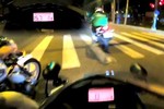 Video: Nam thanh niên phóng mô tô 157 km/h bỏ chạy khi bị cảnh sát truy đuổi