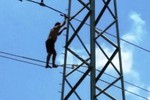 Thanh niên nghi ngáo đá, “diễn trò” trên đường dây 110KV