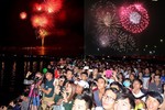 TP.HCM rực rỡ pháo hoa chào mừng năm mới 2018