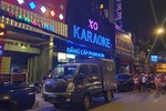 Công an khám xét quán karaoke của “đại gia đeo vàng” Phúc XO xuyên đêm