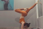 Mỹ nhân Việt đua nhau thực hiện tư thế yoga khó, khoe body nóng bỏng