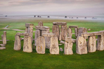 Những tảng đá ở di tích Stonehenge được dựng lên với mục đích gì?