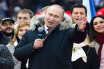 Tổng thống Putin hát Quốc ca Nga cùng hàng vạn người ủng hộ